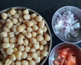 छोले व बटर नान (chole ani butter nan recipe in marathi) रेसिपी स्टेप 1 फोटो 