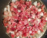 Foto del passaggio 1 della ricetta Canederli con speck e salsa di gorgonzola e pomodoro