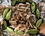 รูปขั้นตอนการทำที่ 1 ของ ลาบเห็ด-มะระขี้นกย่าง🧄🌿🫚🌶️🍄