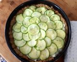 Foto del passaggio 11 della ricetta Crostata formaggio e zucchine con pane di recupero