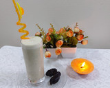 A picture of step 2 of Dates and nuts shake.