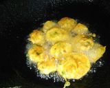 A picture of step 4 of Crispy Potato Pakodra#Ramadan5Weeoschallenge.
