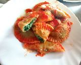 Foto del passaggio 8 della ricetta Ravioli di semola con ripieno di ricotta e bietoline