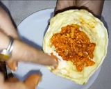 A picture of step 8 of Egg samosa with gravy.