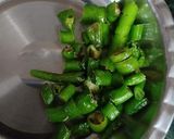 A picture of step 1 of Vegetables bread chop.