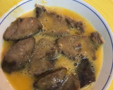 Foto del paso 3 de la receta: Lengua de cerdo con cebolla y rovellón (níscalos)
