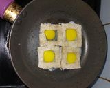 Foto langkah ke 4 dari resep Mini Egg in Bread Hole Toast (Telur Puyuh di dalam Roti Berlubang).