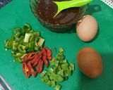 Foto langkah ke 1 dari resep Telur Ceplok 3 Saos.
