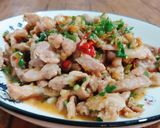 รูปขั้นตอนการทำที่ 2 ของ หมูผัดพริกเกลือ