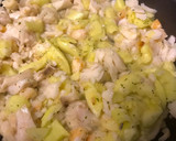 Foto del paso 3 de la receta: Calabacín relleno de merluza y langostino con bechamel saludable de espelta 🍤 🥒