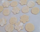Foto del paso 5 de la receta: Galletitas Navideñas con Almidón de Mandioca