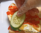 Foto langkah ke 3 dari resep Simply Spinach Toast.