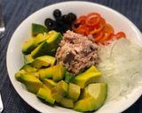Hình bước làm 1 của món Salad bơ cá ngừ