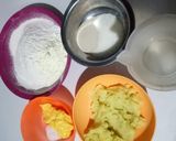 Foto langkah ke 1 dari resep Donat kentang with glaze.