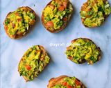 A picture of step 5 of Avocado bruschetta recipe.