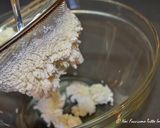 Foto del passaggio 1 della ricetta Gnocchetti di ricotta con sugo di pomodoro aromatizzato alla salvia