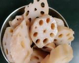 A picture of step 2 of Lotus stem curry.