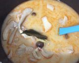 Hình bước làm 2 của món Tom Yum Kung (Canh chua tôm Thái Lan)