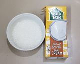 A picture of step 2 of Creamy strawberry shake.