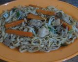 Foto langkah ke 3 dari resep Tumis mie sayur.