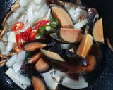 Gambar langkah 2 resipi Telur Century Goreng Halia.