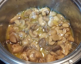 Foto del paso 3 de la receta: Pollo a la crema de brandy y champiñones glaseados
