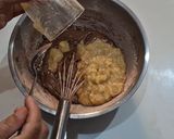 Foto langkah ke 3 dari resep Bolu kukus pisang isian coklat.