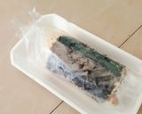 Hình bước làm 2 của món Thịt bọc trứng muối chiên xù