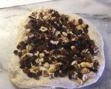 Foto del passaggio 3 della ricetta Pane alle nocciole, noci pecan e uvetta