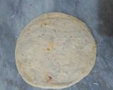 A picture of step 4 of Cheesy chicken paratha 😋😋😋.