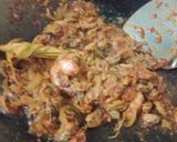 Foto langkah ke 5 dari resep Kerang Hijau Kupas dan Udang Saus Padang.