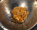 Une image de l'étape 1 de Ongles de sorcière (graines de courge grillées paprika et épices massalé).