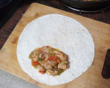 Foto del paso 3 de la receta: Burritos de solomillo, verdura y gambas (Mar y montaña)