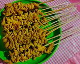 Foto langkah ke 6 dari resep Sate usus bumbu kuning.
