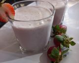 A picture of step 1 of Strawberry Milk Shake.