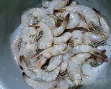 Foto langkah ke 1 dari resep Udang goreng mentega.