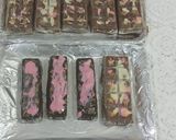 A picture of step 7 of Pista kunafa chocolate.