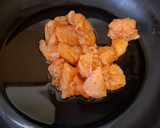 Foto del paso 1 de la receta: Pechuga de pollo con apio y cebolla