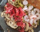Foto del paso 2 de la receta Champiñones revueltos con gambas y espárragos verdes