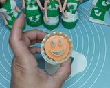 A picture of step 3 of Ready-made cupcakes with Fondant topper independence day theme.