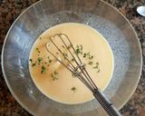 Foto del paso 1 de la receta: Pancitos para el mate, sin harina y con tomillo.😉😉👨‍🍳🧂