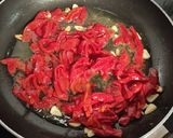 Foto del paso 3 de la receta: Pechuga de pollo con pimientos del piquillo