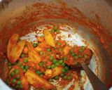 A picture of step 2 of Punjabi Aloo Matar ki subji.