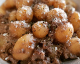 Foto del paso 1 de la receta: Patatas en salsa de carne picada y ceps