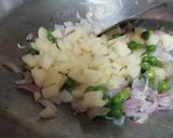 A picture of step 4 of Kanda Poha.