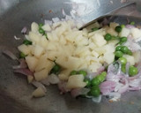 A picture of step 4 of Kanda Poha.