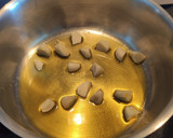 Foto del paso 1 de la receta: Níscalos (rebollones) u otras setas escabechadas