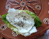 Foto del paso 2 de la receta: Ensalada con queso asado y aderezo de Kéfir🥗