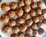 A picture of step 8 of Anjeer & Khajur Rolls.
