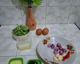 Foto langkah ke 1 dari resep Telur buncis oseng bawang.